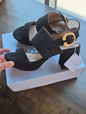 AEROSOLES Size 9 Women's Black Suede Block Heel Sandals Gold Buckle Detail NEW